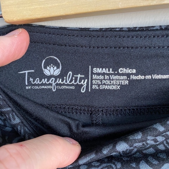 Tranquility by Colorado Clothing Women's Gray/Black Aztec Print Skort Size Small - Picture 2 of 10